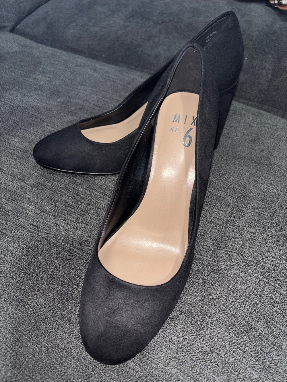 Mix No. 6 Black Suede like Pointed Pump with Low Heel (used only once)